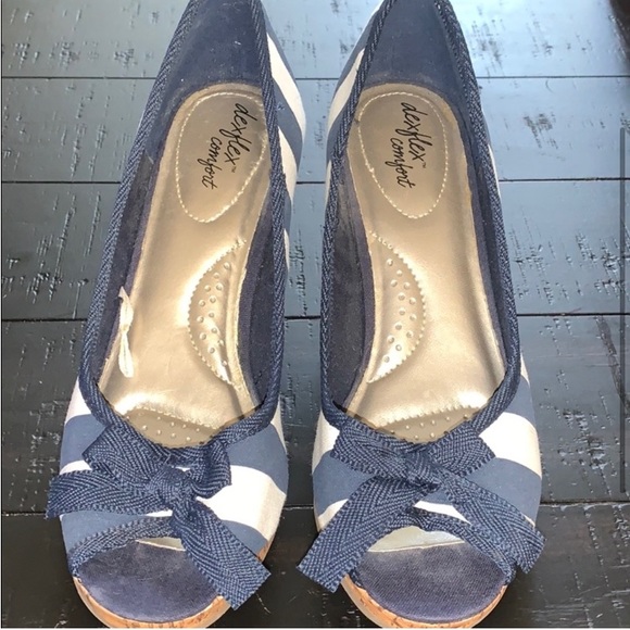 Excellent Preowned Condition Dexflex Wedge Shoes Size 8. Very Cute - Picture 4 of 9